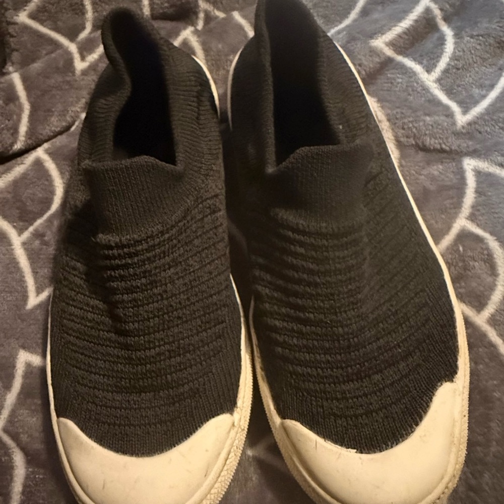 Girls Black Slip-On Sneakers little girl size 3
